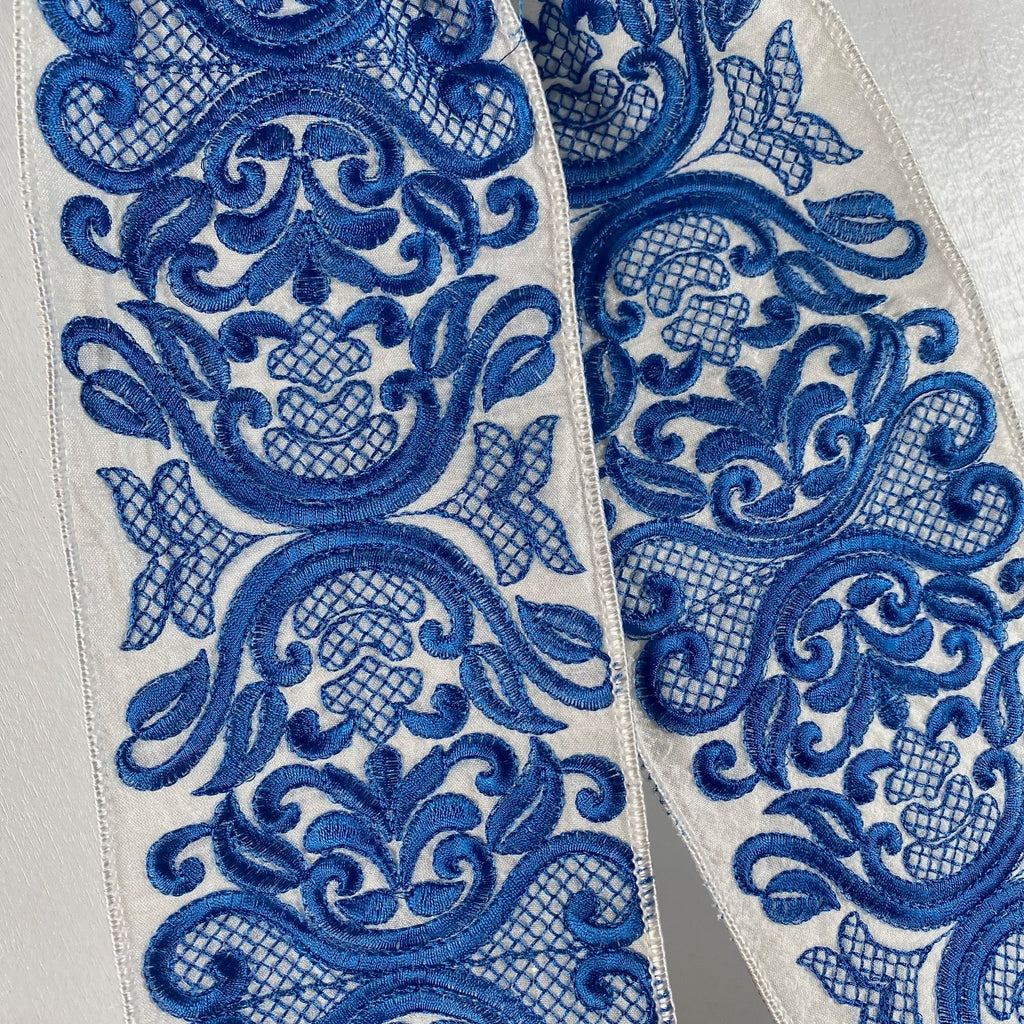 17"W X 20"L BLUE/WHITE SHOESTRING PRE-MADE BOW 1